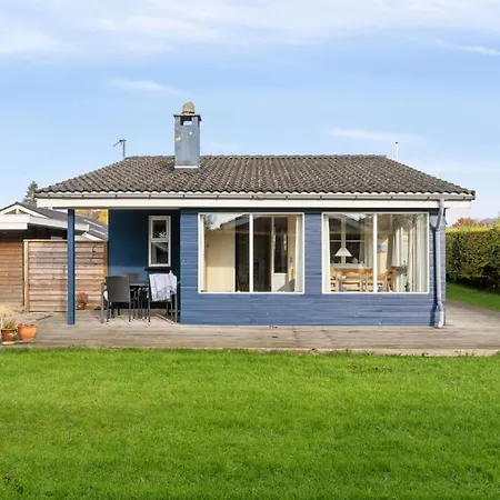 Elle - 175m From The Sea By Interhome Бёркоп