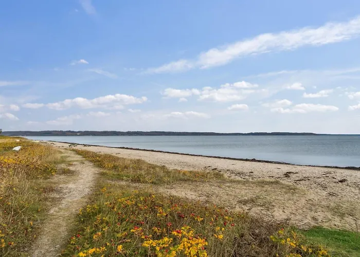 Elle - 175m From The Sea By Interhome Бёркоп